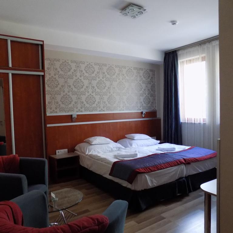 Fortuna Hotel มิชโคลซ์ ภายนอก รูปภาพ