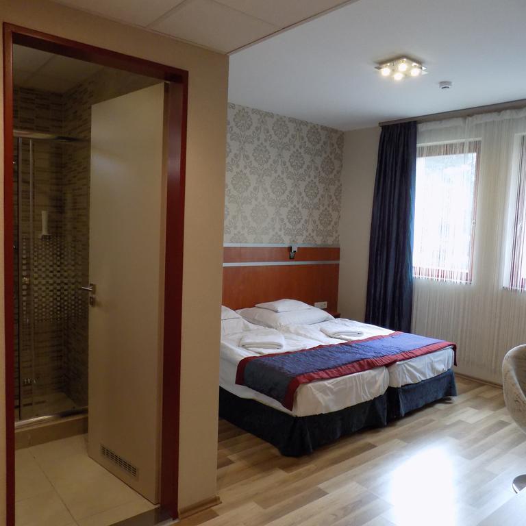 Fortuna Hotel มิชโคลซ์ ภายนอก รูปภาพ