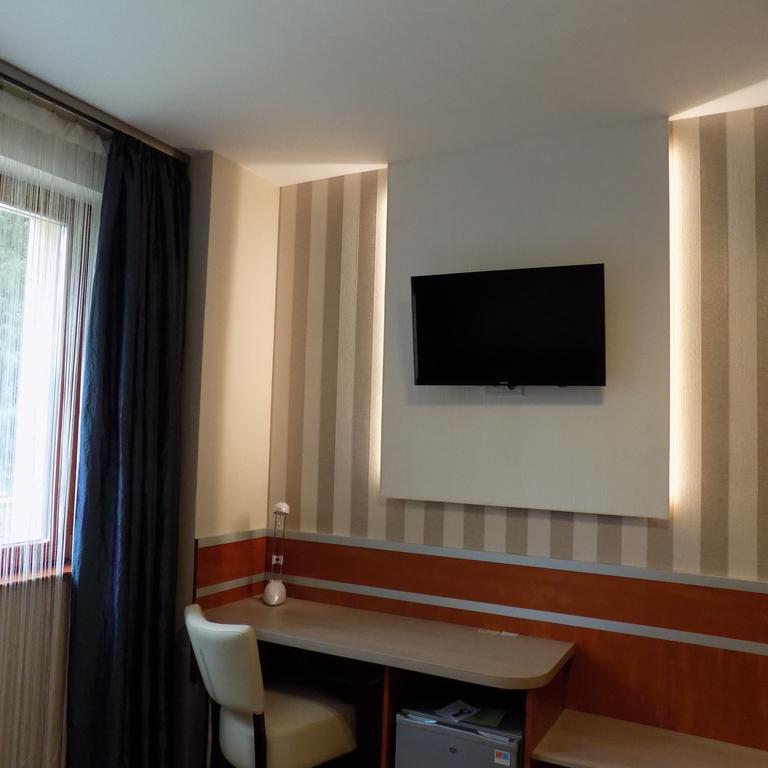 Fortuna Hotel มิชโคลซ์ ภายนอก รูปภาพ